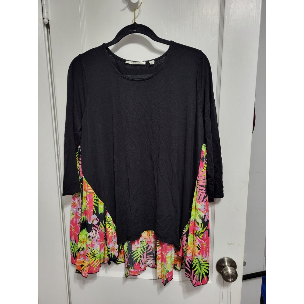 Cyrus short sleeve top with floral pleated back large